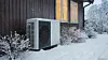 Salget av luft-til-vann-varmepumper til private husholdninger gikk ned i 2025, men økte til næringsbygg og industri. FOTO: Gemini.