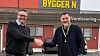 (Fra venstre) Øystein Brenna, Salgsdirektør i Mitsubishi Electric og Sverre Quale, Direktør Kategori og Innkjøp i E.A. Smith.