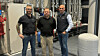Andreas Blåsternes, distriktssjef for Uponor i Vestland og Møre og Romsdal, Aller Gruppens innkjøpsleder og daglig leder i Unik VVS, Mike Kristiansen, og Kristian Langebeck, National Sales Manager for Uponor, har innledet et godt samarbeid igjen.