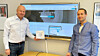 Til høyre, Tom Fjordvang, Business Development Manager Norway & Sweden i Resideo, gleder seg over at Stfy valgte deres sensor da de skulle utvikle en kollektiv vannlekkasjevarsling. Sftys daglige leder Stein Bakker ( t.v) kan fortelle at løsningen allerede har avverget flere vannlekkasjer i boligselskaper, som kunne ha blitt svært alvorlige om de ikke hadde blitt oppdaget raskt.