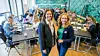 Konsernregnskapssjef Nina Engeland (t.v.) og leder kompetanseutvikling Cecilie Grendar var vertskap og konferansierer på Assemblins første jentedag.