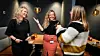 På bildet ser vi fra venstre, Birthe Espeland, daglig leder Proptech Innovation, i hyggelig prat med noen av deltagerne på happeningen hos Allier-Gruppen.