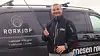 Adam Nikolai Hætta fra Arnesen Rør i Alta er kåret til Norges hyggeligste rørlegger i 2002. Han fikk flest stemmer av totalt tre rørleggere i finalen.
