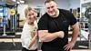 Ragnar Holme satser for fullt frem mot OL i 2028 med VB Gruppen som sponsor. Her er han på Olympiatoppen med Henriette Gill, leder for markedsføring og kommunikasjon i VB Gruppen.